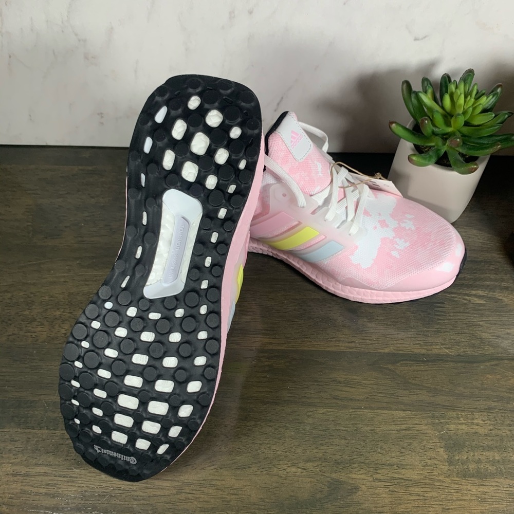 adidas UltraBOOST Pink Sky Tint RARE - Picture 8 of 8